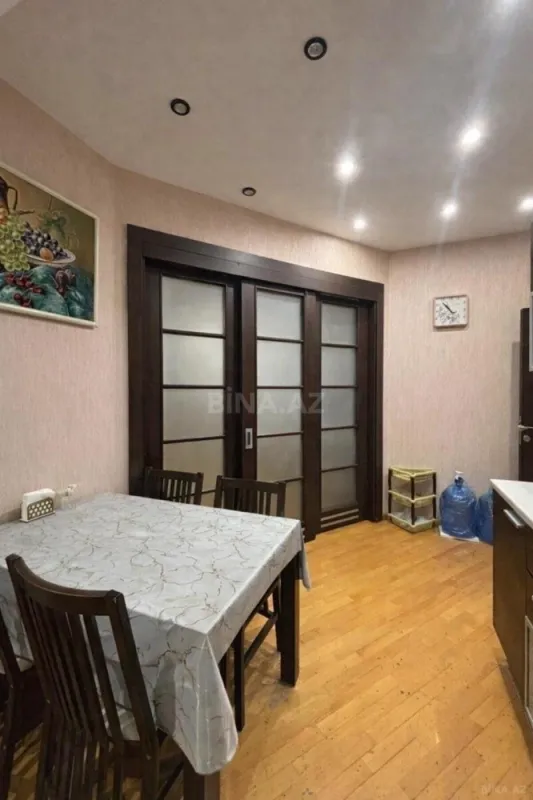 Satılır 4 otaqlı mənzil 155 m²