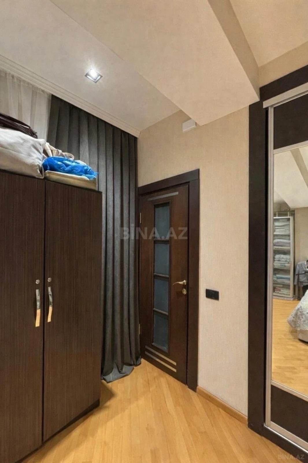 Satılır 4 otaqlı mənzil 155 m²