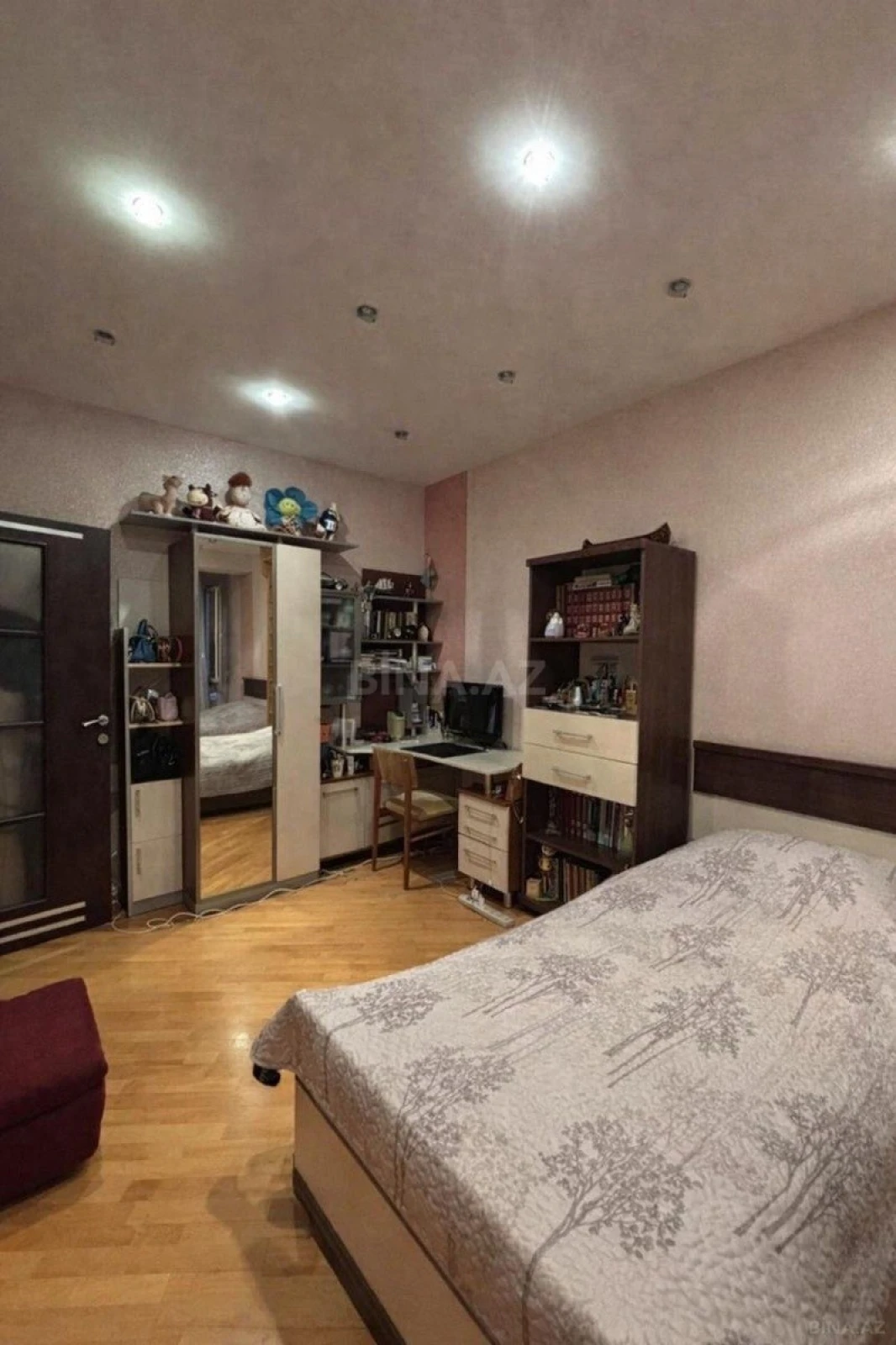 Satılır 4 otaqlı mənzil 155 m²