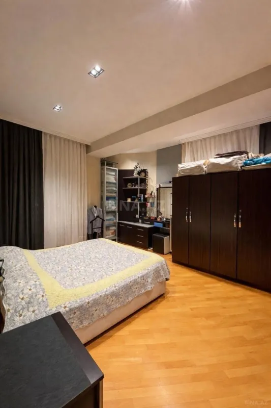 Satılır 4 otaqlı mənzil 155 m²