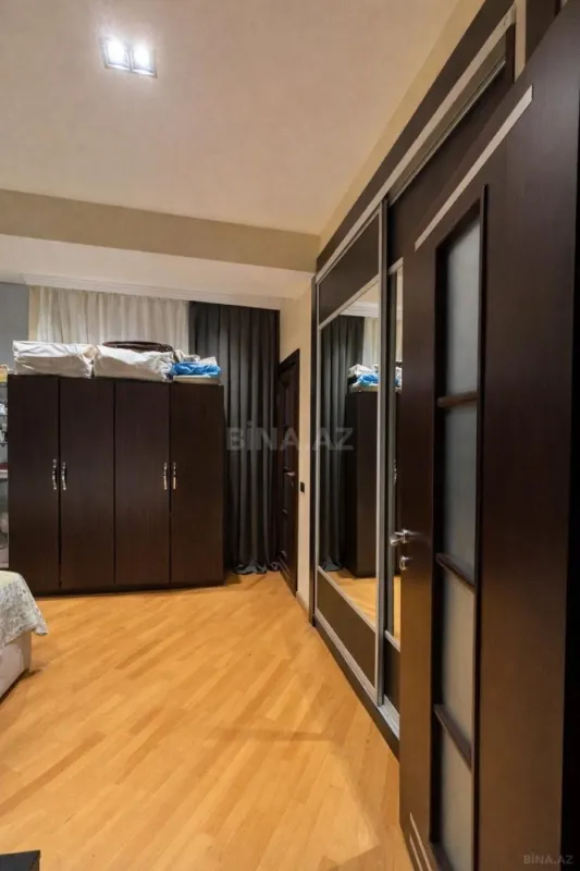 Satılır 4 otaqlı mənzil 155 m²