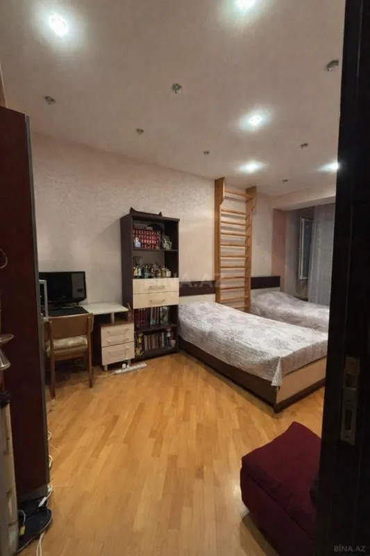 Satılır 4 otaqlı mənzil 155 m²