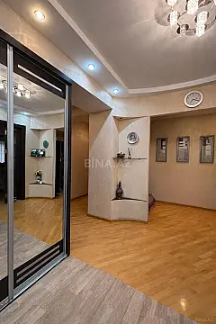 Satılır 4 otaqlı mənzil 155 m²