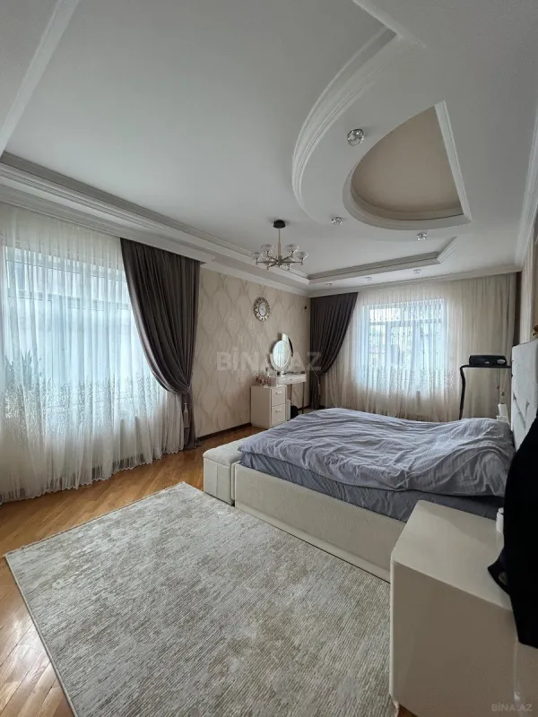 Satılır 6 otaqlı həyət evi 520 m²