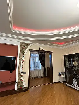 Satılır 6 otaqlı həyət evi 520 m²