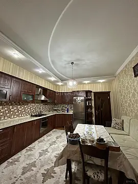 Satılır 6 otaqlı həyət evi 520 m²
