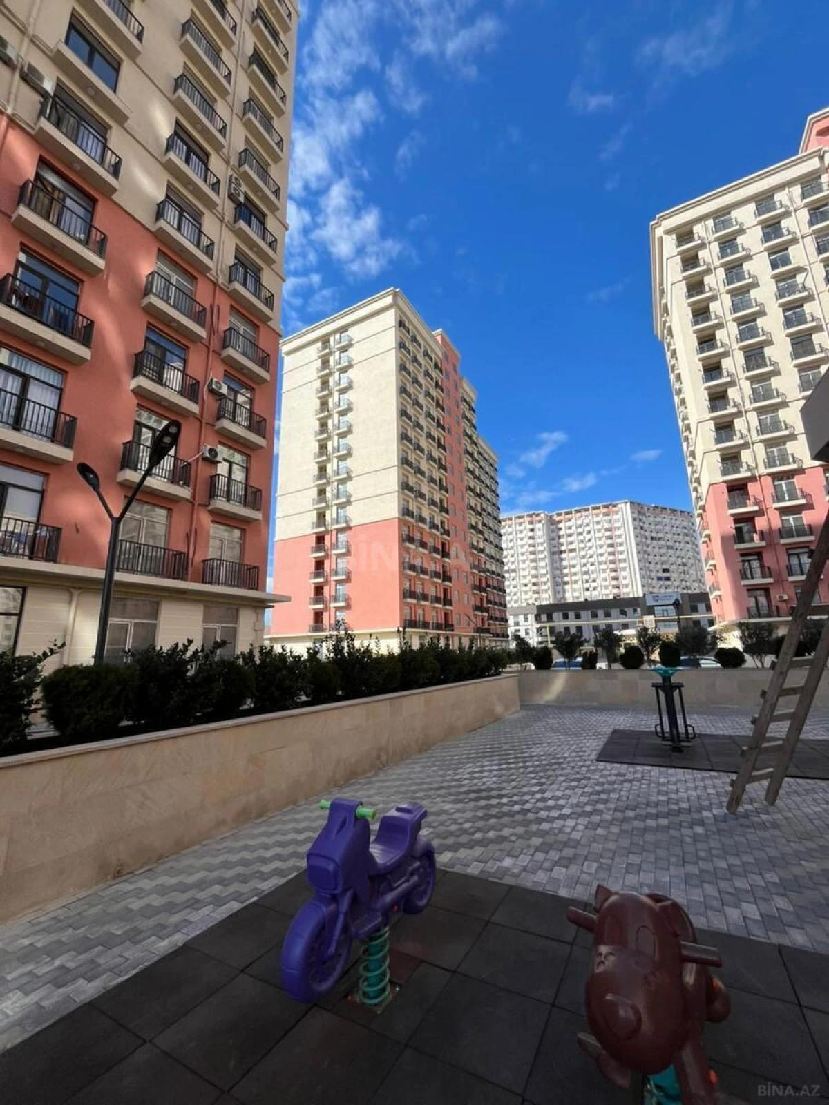 Satılır 2 otaqlı mənzil 61 m²