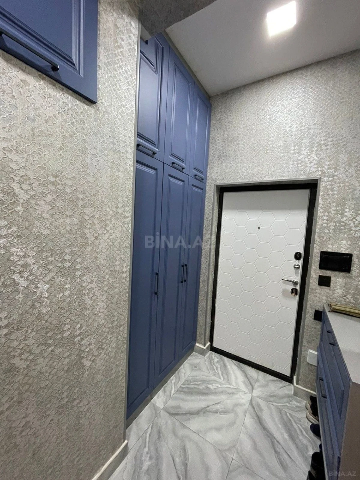 Kirayə verilir 2 otaqlı mənzil 70 m²