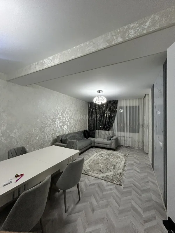 Kirayə verilir 2 otaqlı mənzil 77 m²