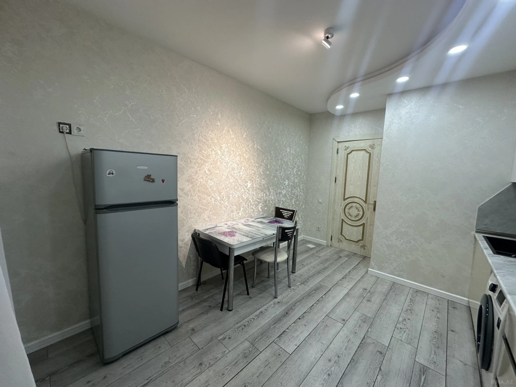 Kirayə verilir 3 otaqlı mənzil 140 m²