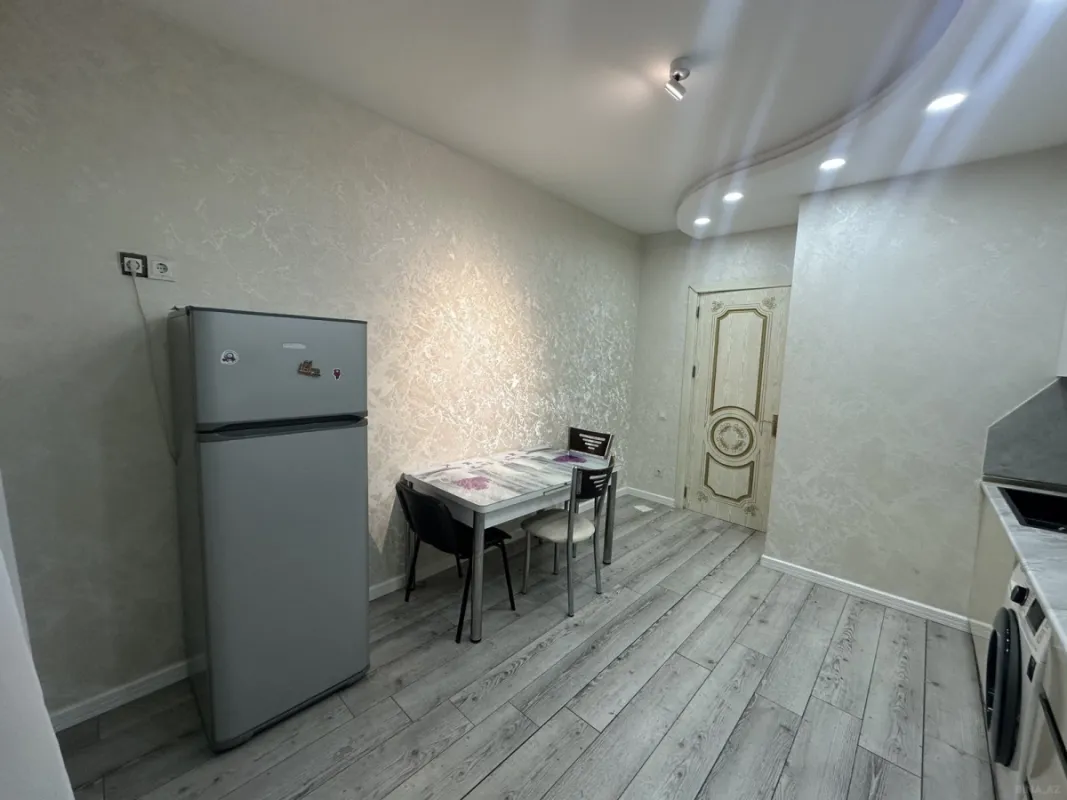 Kirayə verilir 3 otaqlı mənzil 140 m²