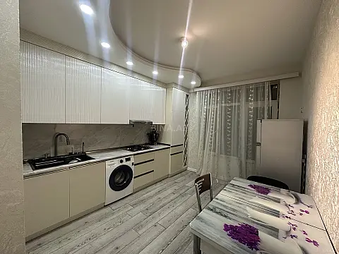Kirayə verilir 3 otaqlı mənzil 140 m²