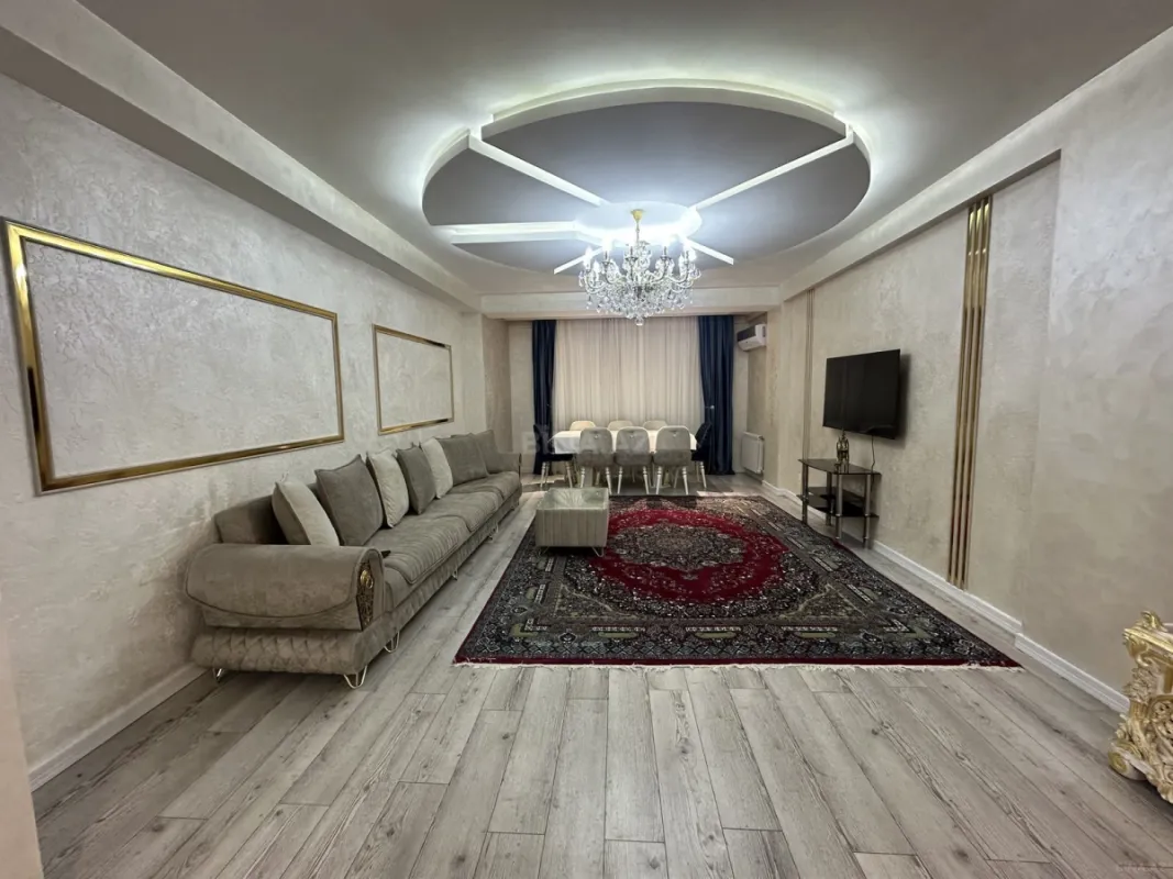 Kirayə verilir 3 otaqlı mənzil 140 m²