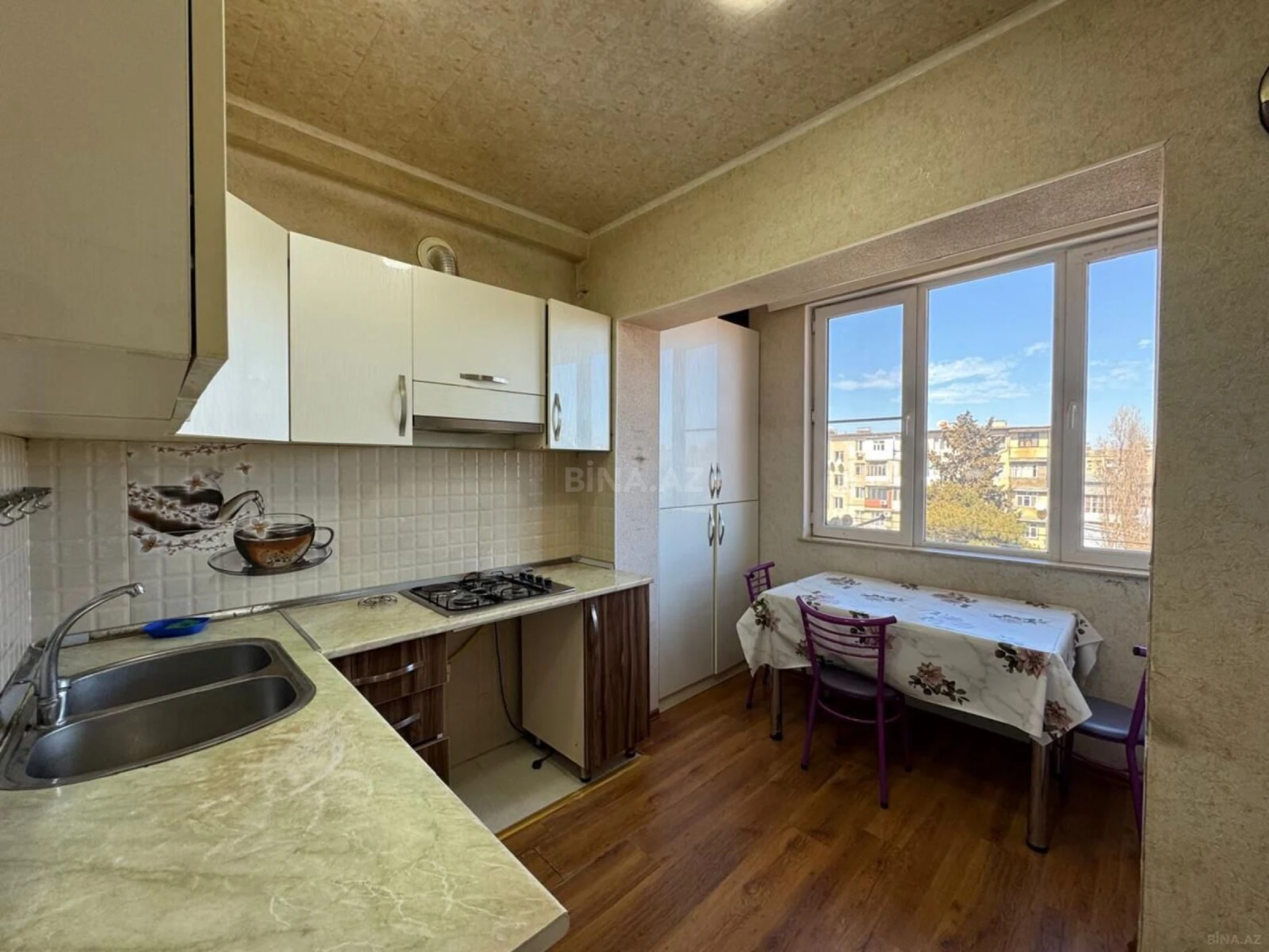 Kirayə verilir 4 otaqlı mənzil 150 m²