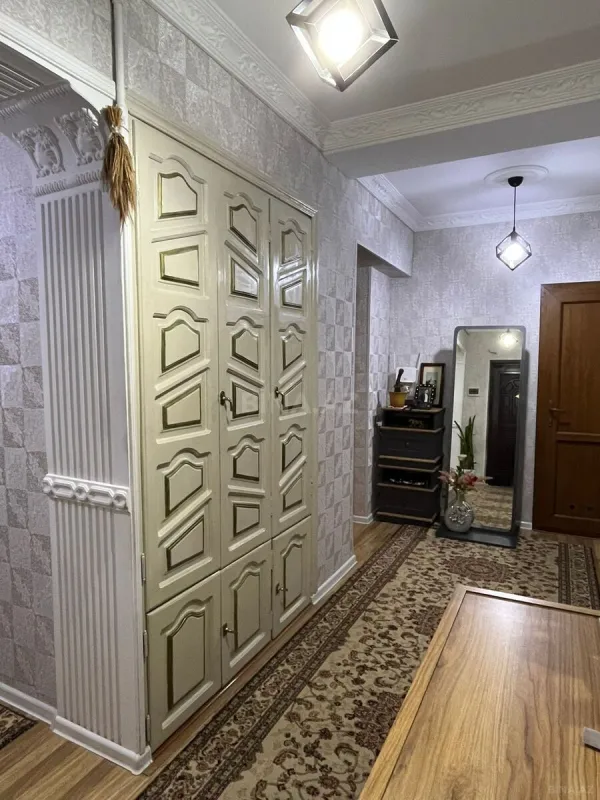 Satılır 4 otaqlı mənzil 100 m²