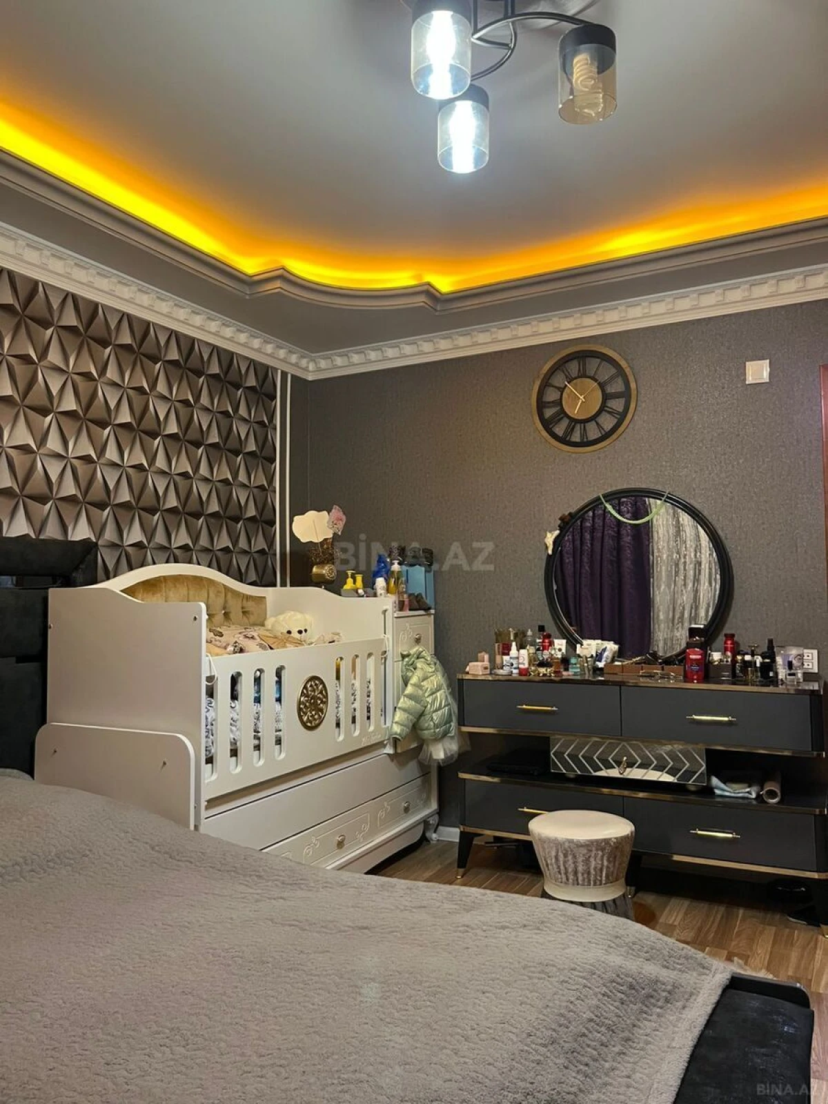 Satılır 4 otaqlı mənzil 100 m²