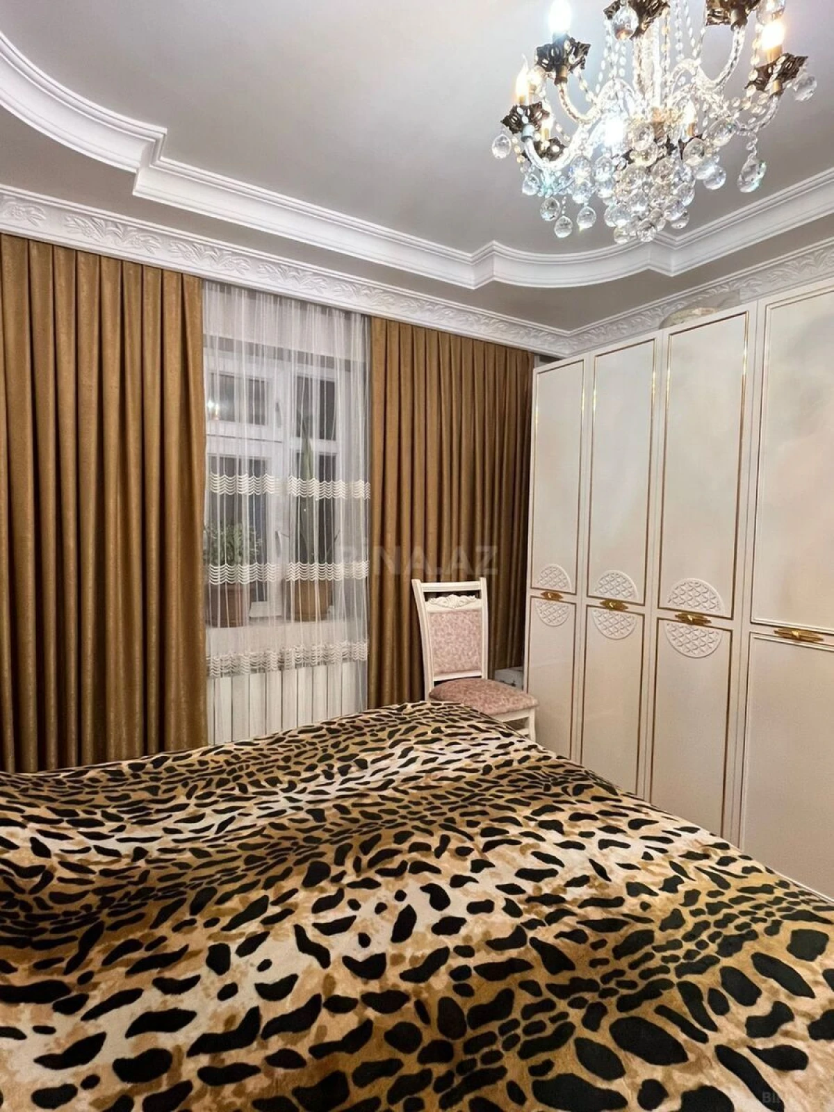 Satılır 4 otaqlı mənzil 100 m²