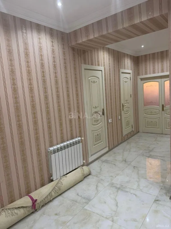 Satılır 4 otaqlı mənzil 191 m²