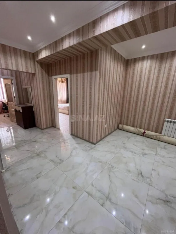 Satılır 4 otaqlı mənzil 191 m²