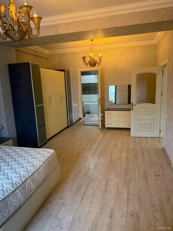 Satılır 4 otaqlı mənzil 191 m²