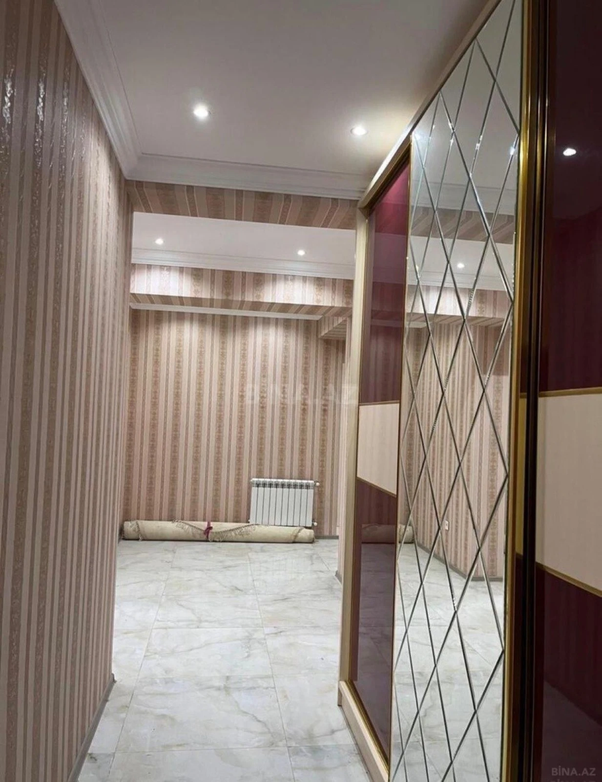 Satılır 4 otaqlı mənzil 191 m²