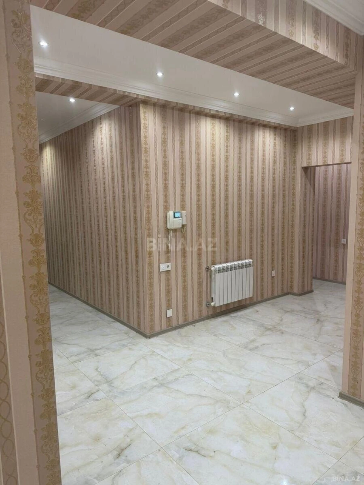 Satılır 4 otaqlı mənzil 191 m²