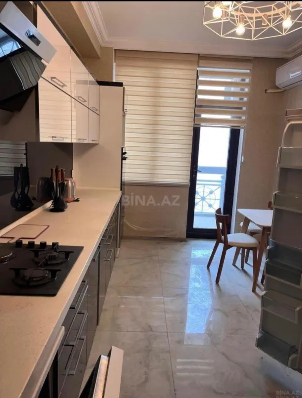Satılır 4 otaqlı mənzil 191 m²