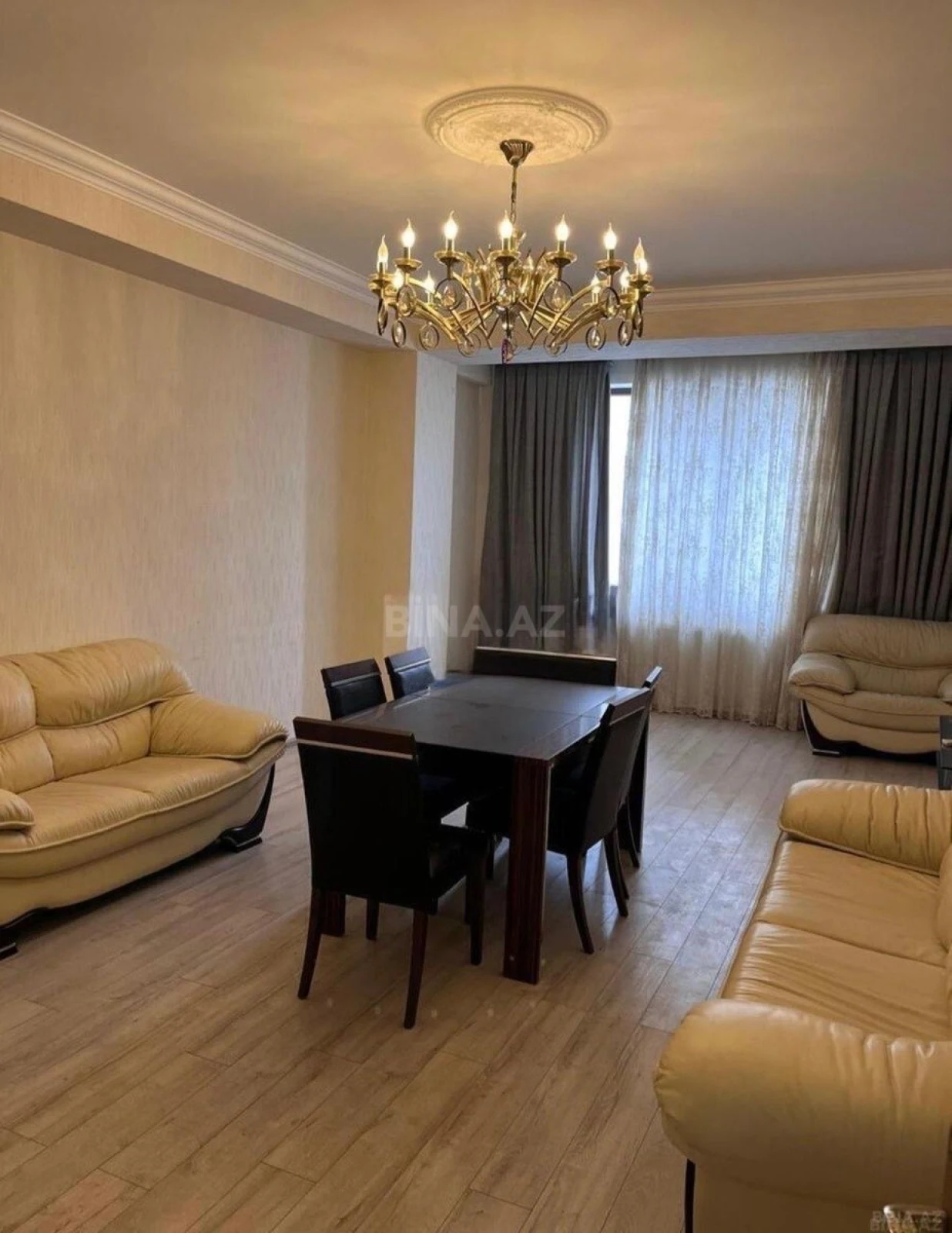 Satılır 4 otaqlı mənzil 191 m²