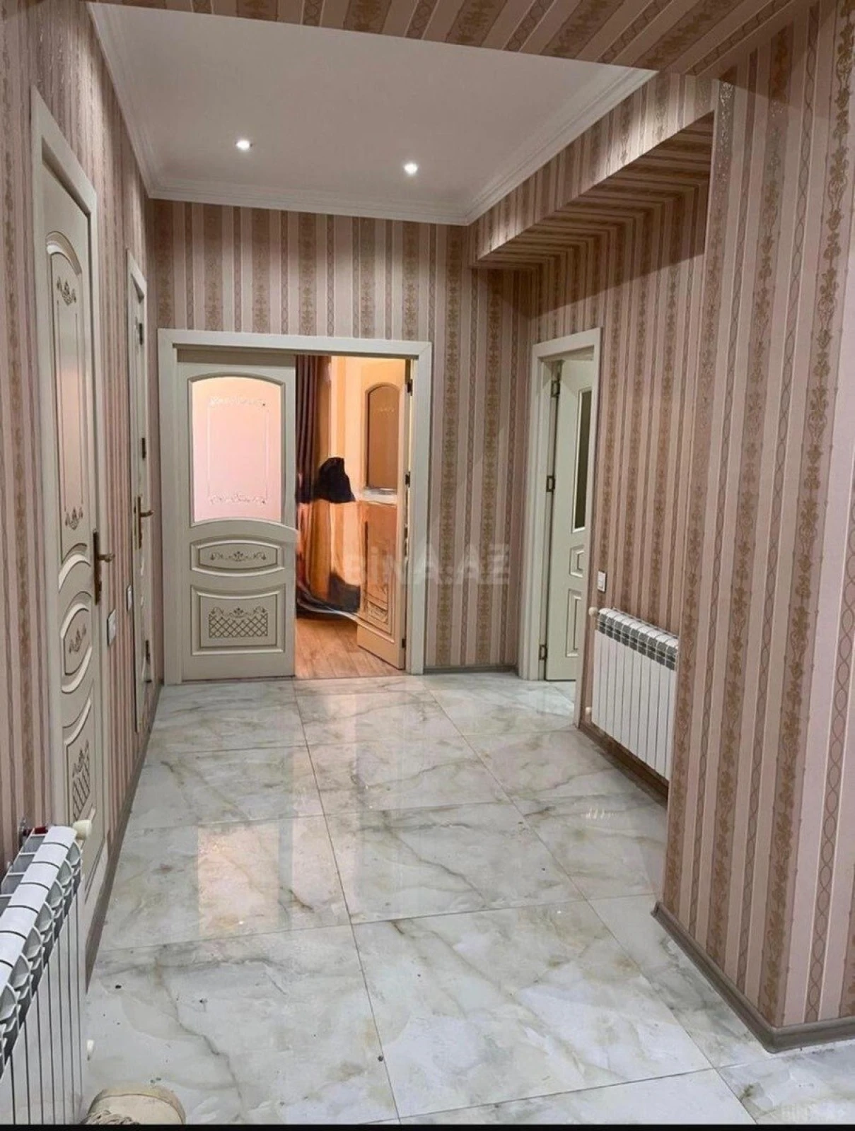 Satılır 4 otaqlı mənzil 191 m²