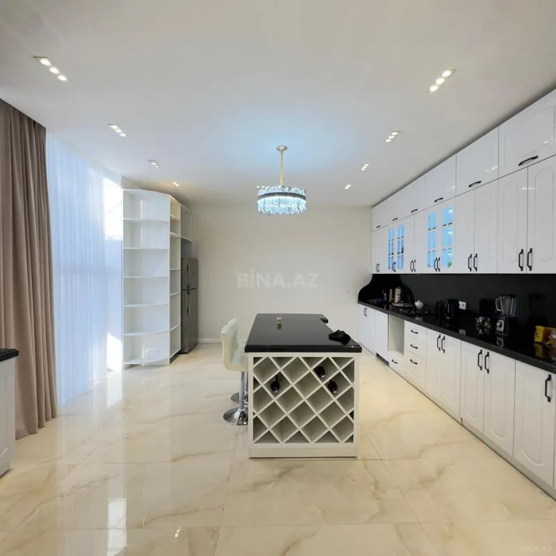 Satılır 6 otaqlı həyət evi 350 m²