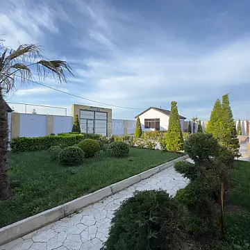 Satılır 6 otaqlı həyət evi 350 m²