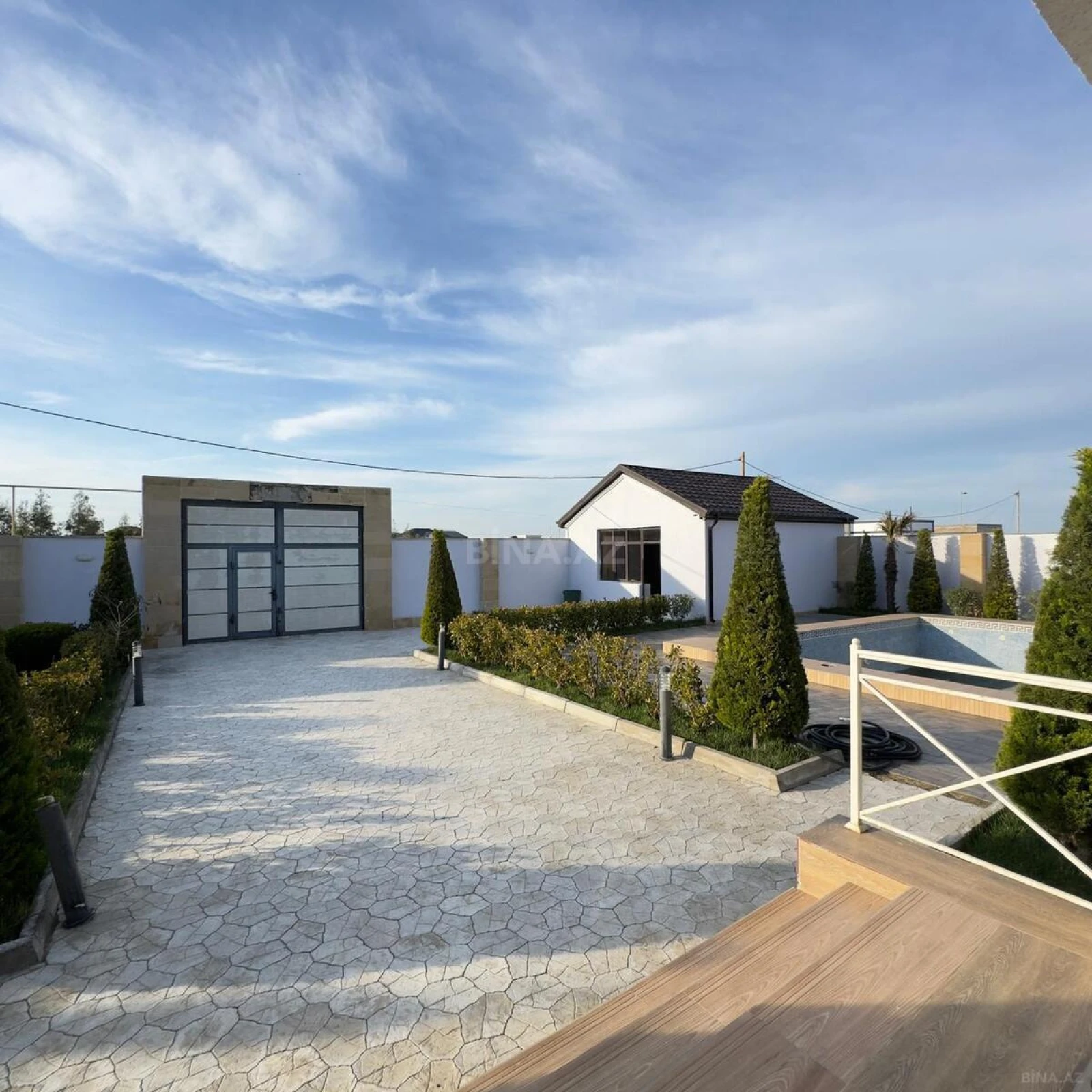 Satılır 6 otaqlı həyət evi 350 m²