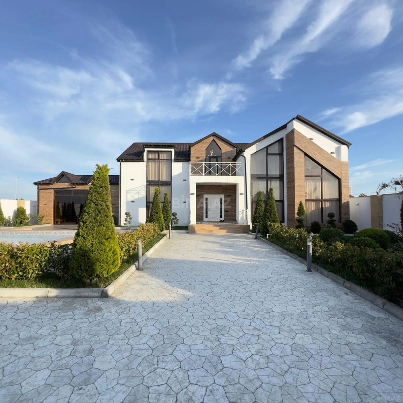Satılır 6 otaqlı həyət evi 350 m²