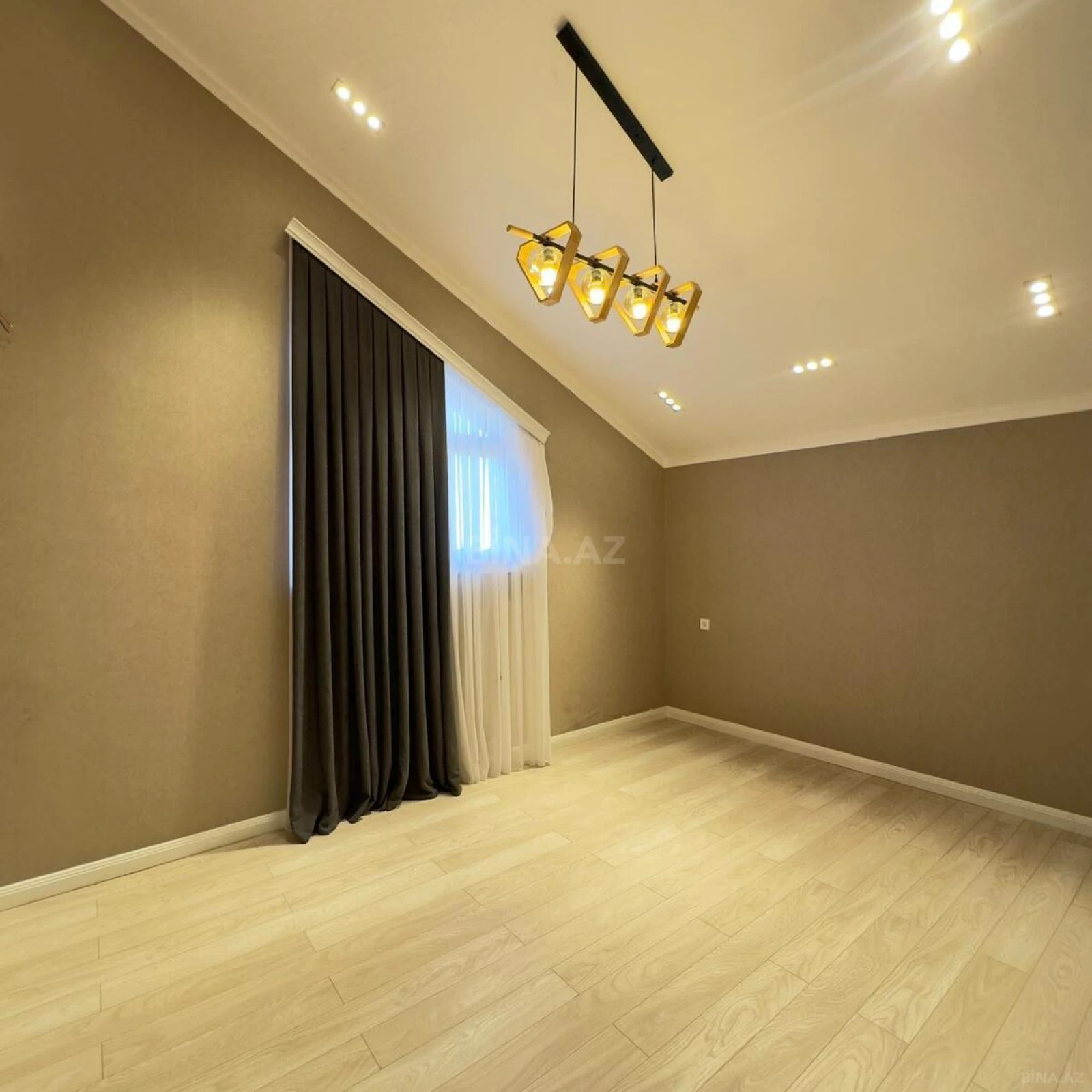 Satılır 6 otaqlı həyət evi 350 m²