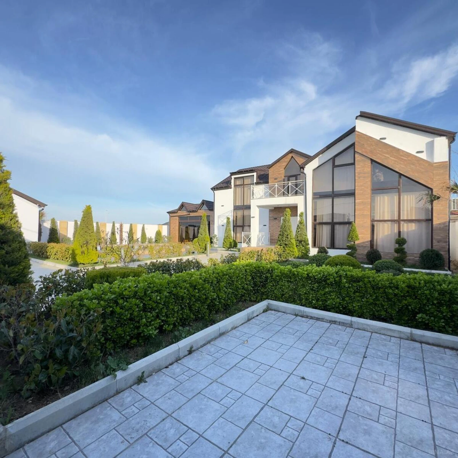 Satılır 6 otaqlı həyət evi 350 m²