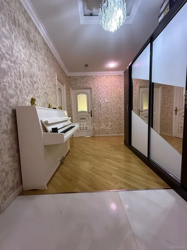 Satılır 3 otaqlı mənzil 110 m²