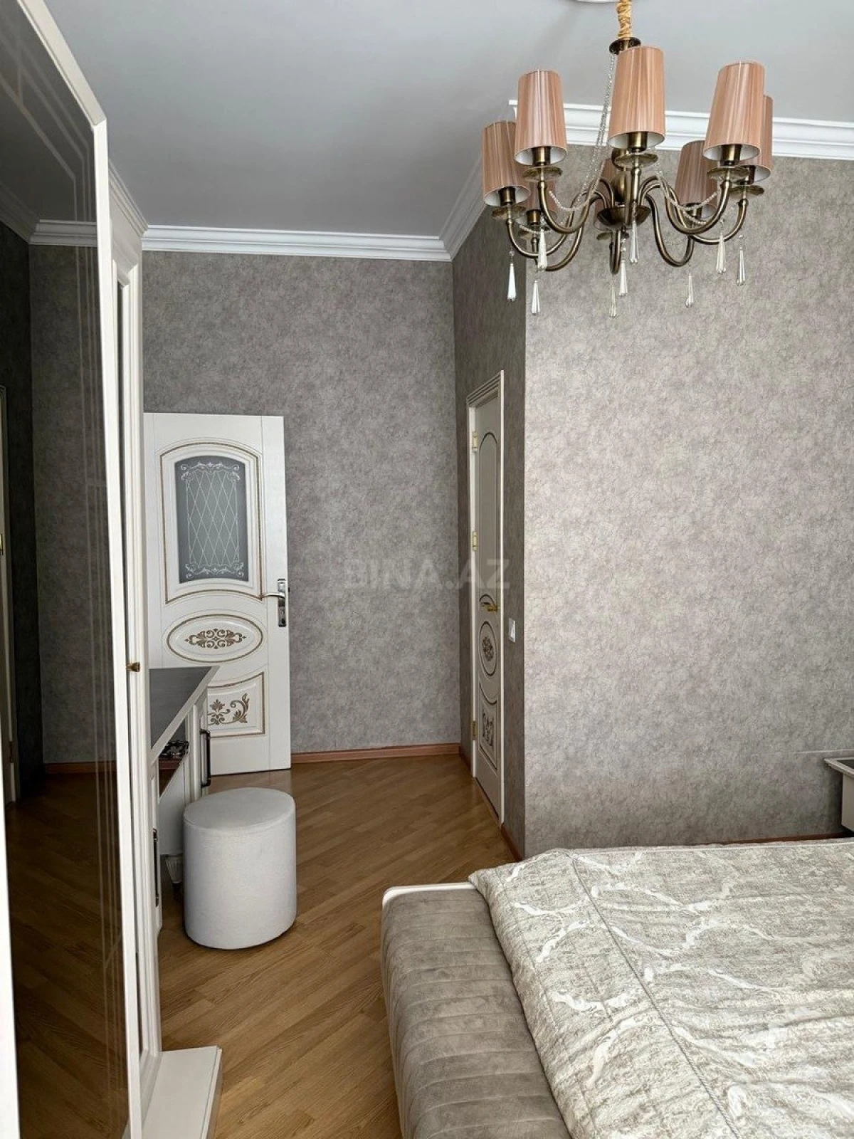 Satılır 3 otaqlı mənzil 110 m²