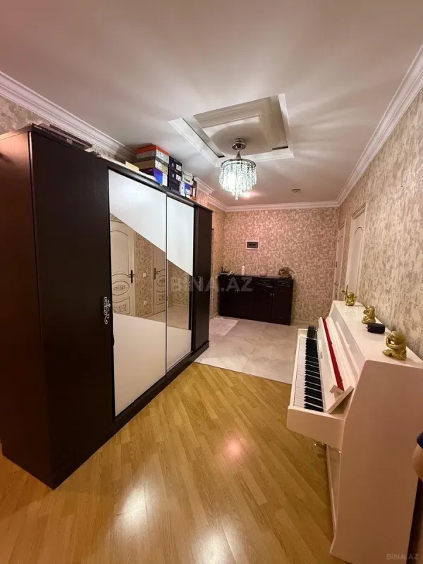 Satılır 3 otaqlı mənzil 110 m²