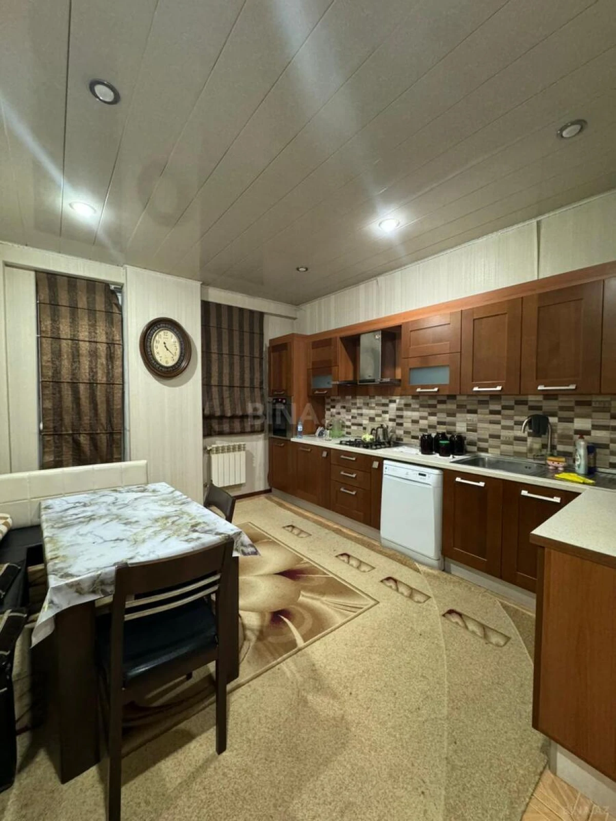 Kirayə verilir 3 otaqlı mənzil 130 m²