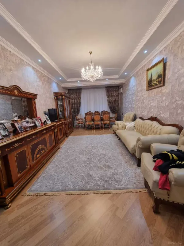 Kirayə verilir 2 otaqlı mənzil 105 m²