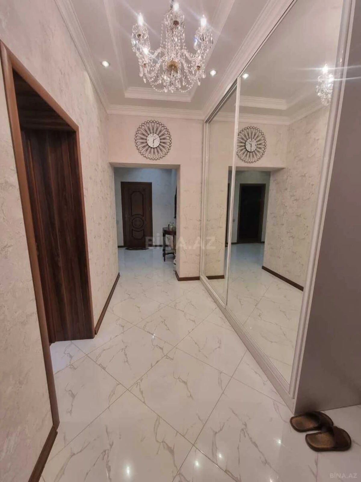 Kirayə verilir 2 otaqlı mənzil 105 m²