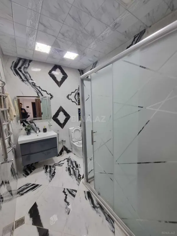 Kirayə verilir 2 otaqlı mənzil 105 m²