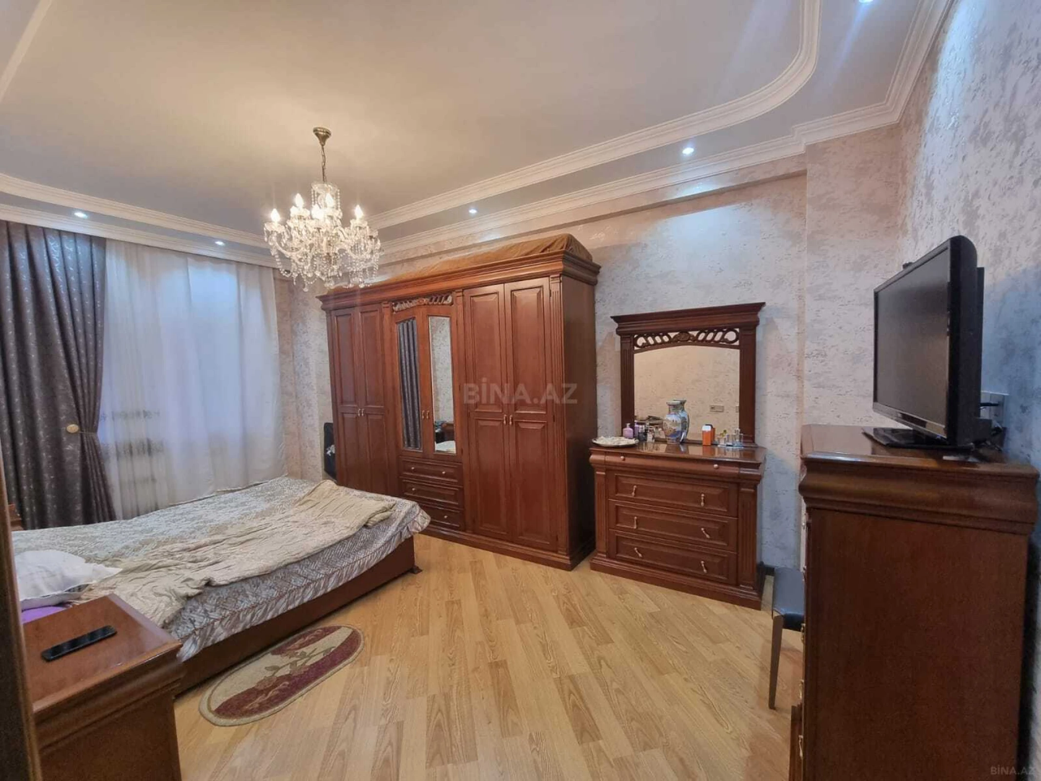 Kirayə verilir 2 otaqlı mənzil 105 m²