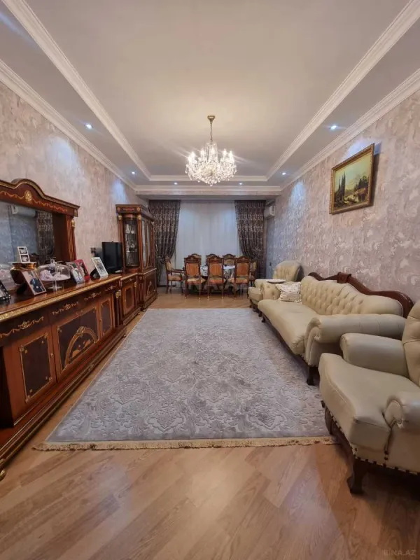 Kirayə verilir 2 otaqlı mənzil 105 m²