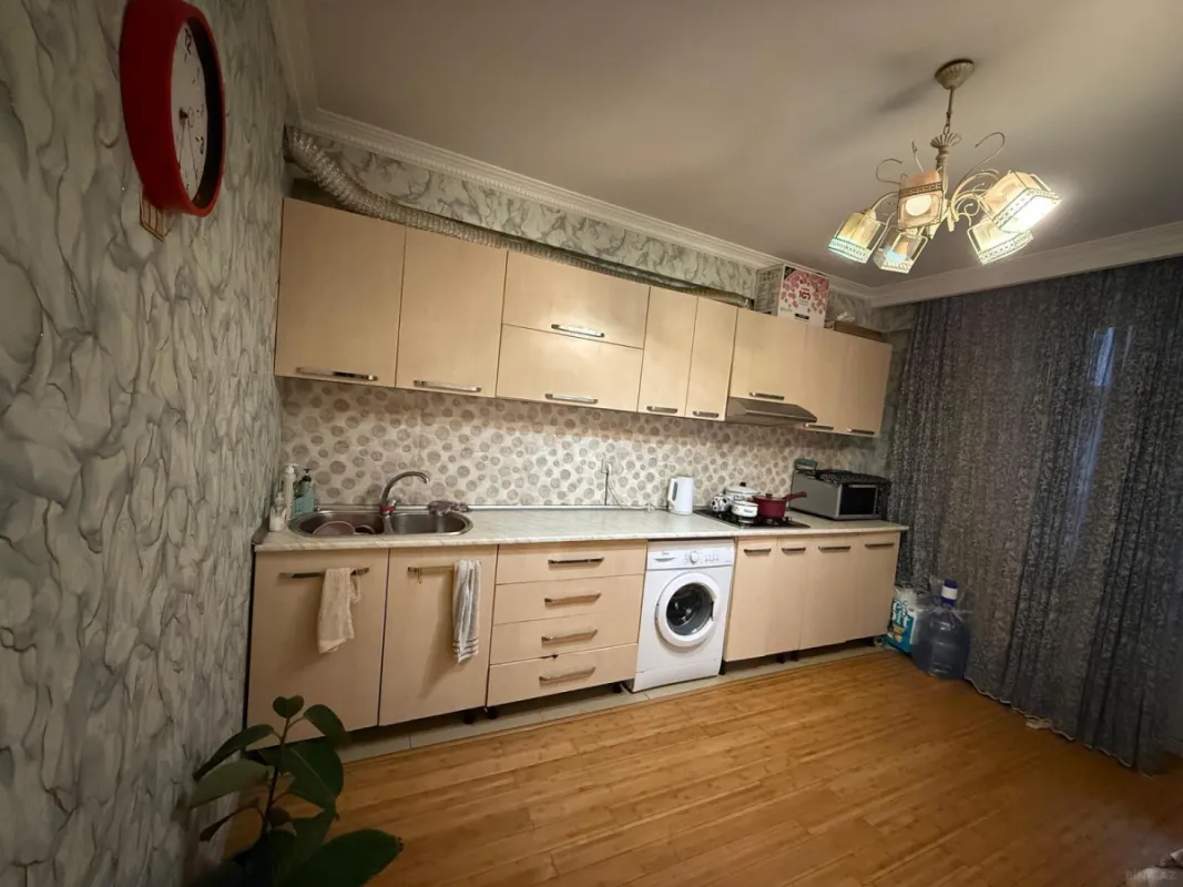 Satılır 2 otaqlı mənzil 77 m²