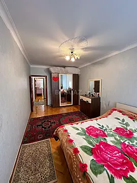 Satılır 5 otaqlı mənzil 110 m²