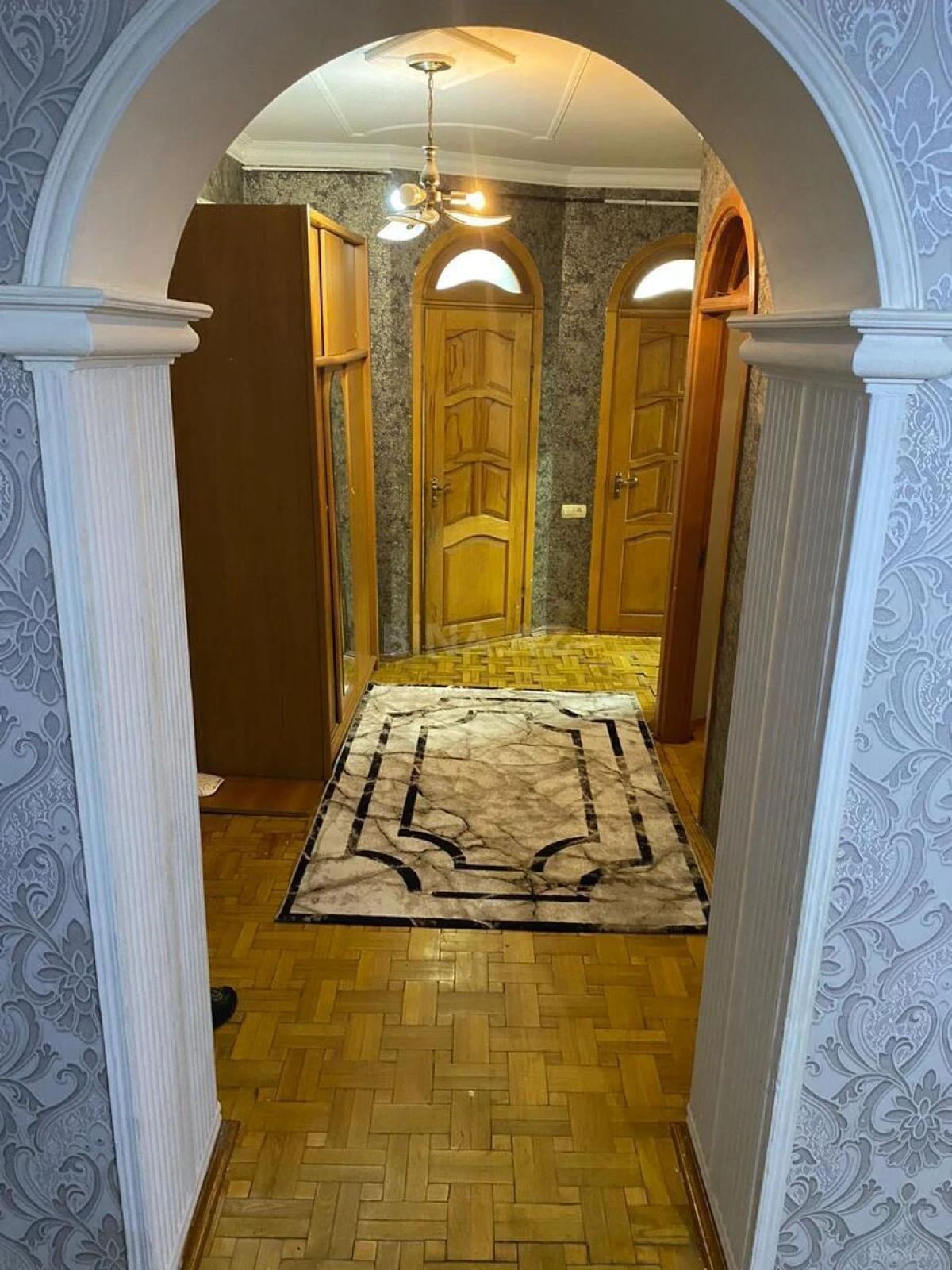 Kirayə verilir 4 otaqlı mənzil 150 m²