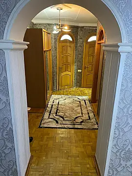 Kirayə verilir 4 otaqlı mənzil 150 m²