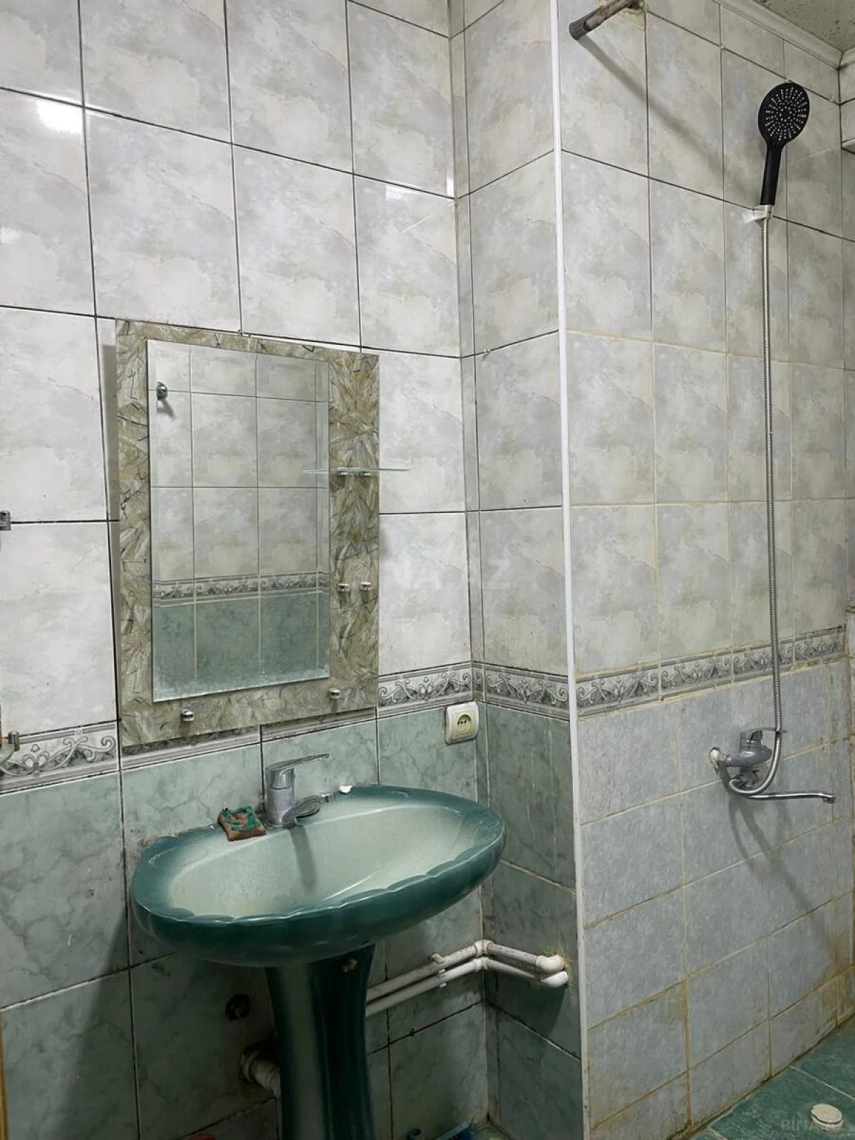Kirayə verilir 4 otaqlı mənzil 150 m²