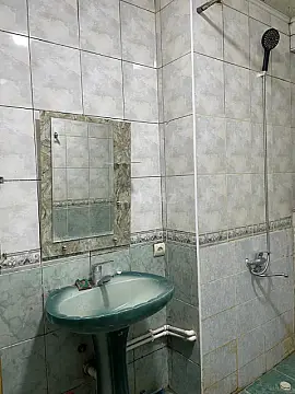 Kirayə verilir 4 otaqlı mənzil 150 m²